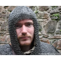 Ulfberth Coif Med Firkantet Halsudskæring, Blandede Nitteed Ringe, 6 Mm -Svaerd Salg coif med firkantet halsudskaering blandede nitteed 2