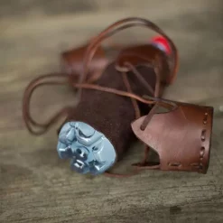 Epic Armoury Holder Til Plastflaske, Brun 7 Epic Armoury Holder Til Plastflaske, Brun -Svaerd Salg holder til plastflaske brun 2