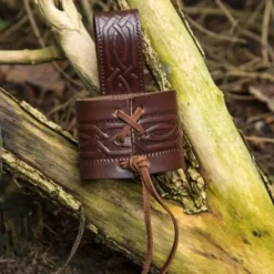 Epic Armoury Læder Drikkehorn Indehaveren Edda, Brun 8 Epic Armoury Læder Drikkehorn Indehaveren Edda, Brun -Svaerd Salg laeder drikkehorn indehaveren edda brun 2