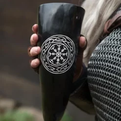 Epic Armoury Viking Drikkehorn Aegisjalmur, Mørke 7 Epic Armoury Viking Drikkehorn Aegisjalmur, Mørke -Svaerd Salg viking drikkehorn aegisjalmur morke 2